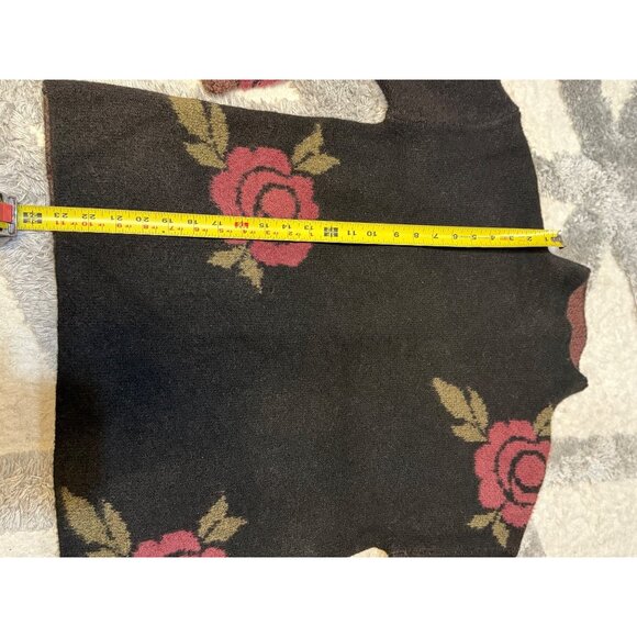 MB Women’s Medium Fuzzy Black Sweater Red Rose Floral Mockneck Pullover 20x23 - Picture 4 of 7